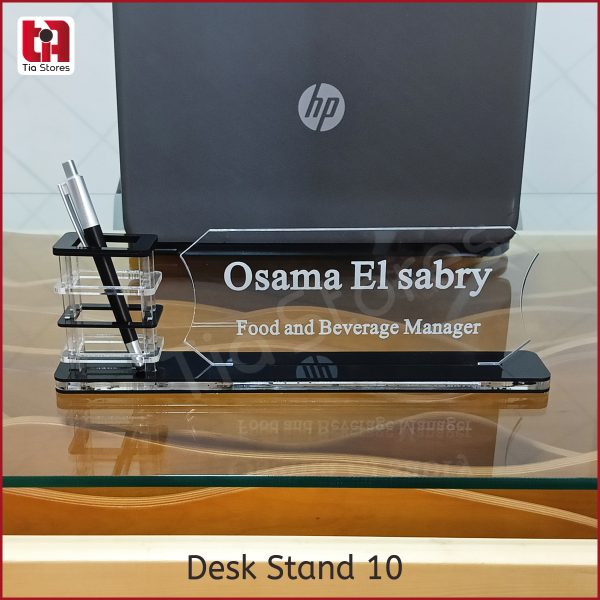 يافطة اكريليك اسم للمكتب مع مكان للاقلام / Desk stand 10